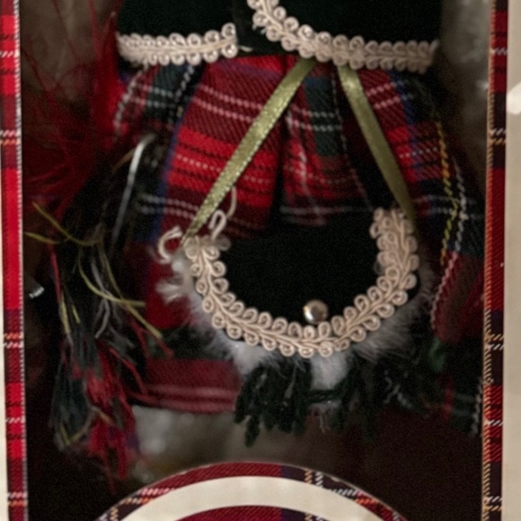 VINTAGE LEONARDO COLLECTION PORCELAIN DOLL - Picture 4 of 4